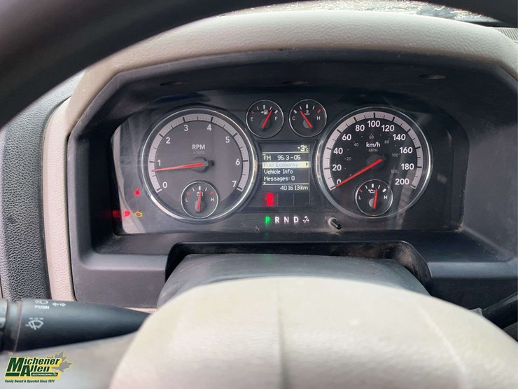 2011-dodge-3500-image-15