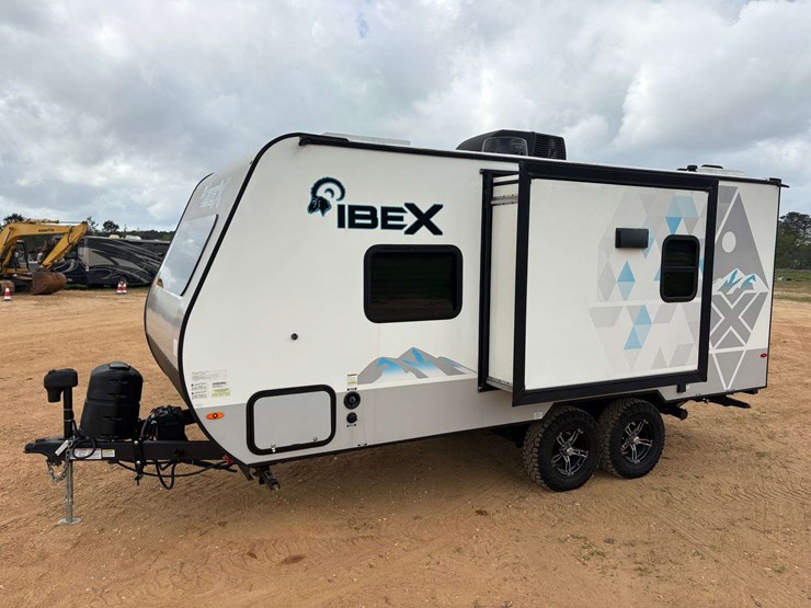 2022-forest-river-ibex-travel-trailer-w/-solar-power-system-image-1