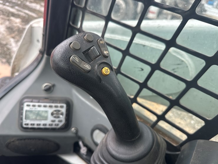 2022-bobcat-t770-image-34