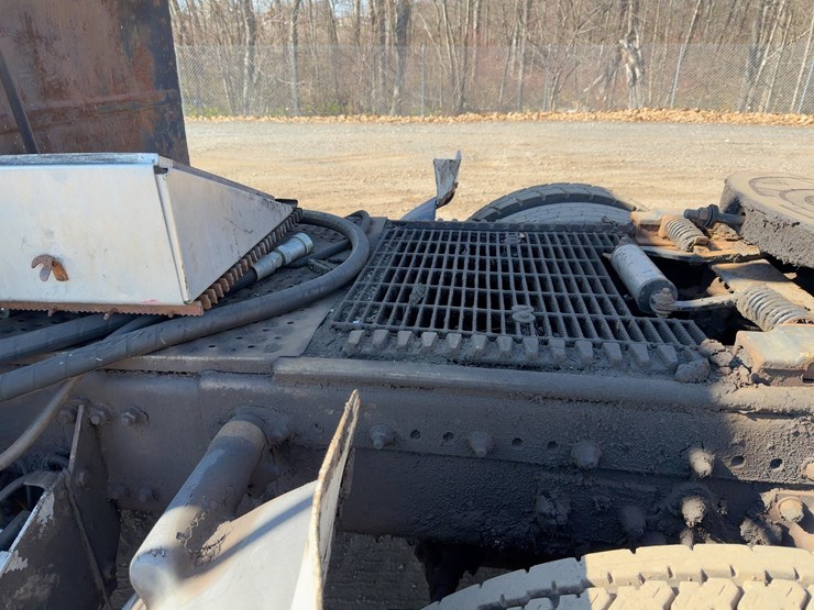 1999-freightliner-fl112-image-19