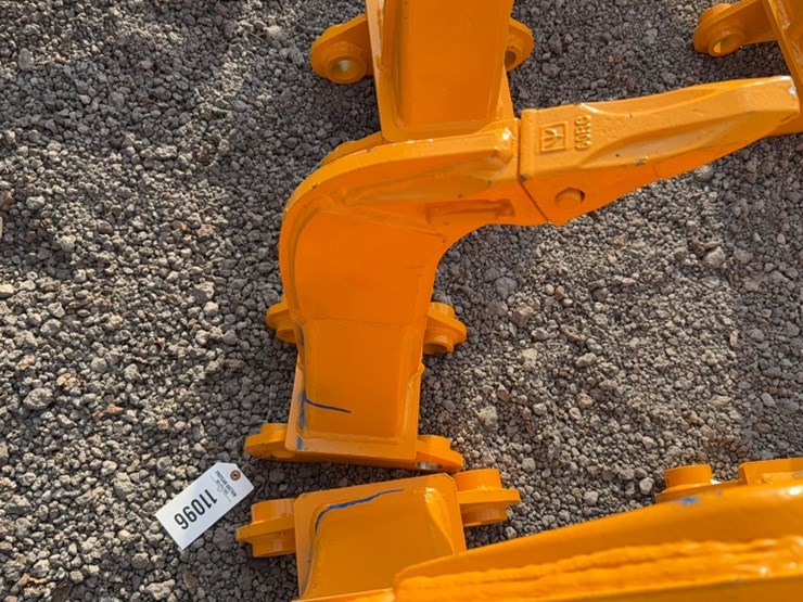 caterpillar-303-image-2