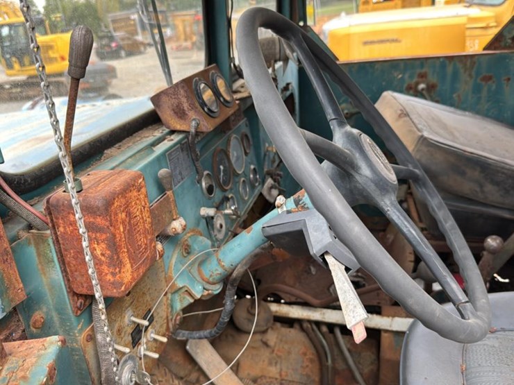 1969-caterpillar-3208-image-15