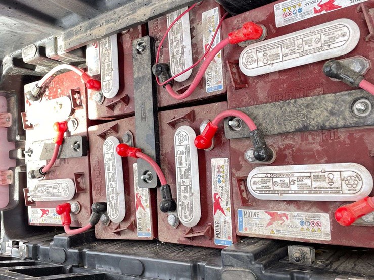 2023-bintelli-48-volt-electric-6-seater-golf-cart-w/-on-board-charger-(46-miles-showing)-image-8