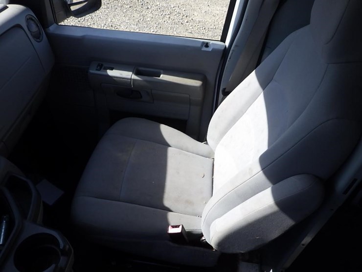 2013-ford-cargo-image-34