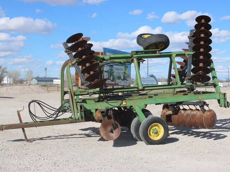 john-deere-235-image-2