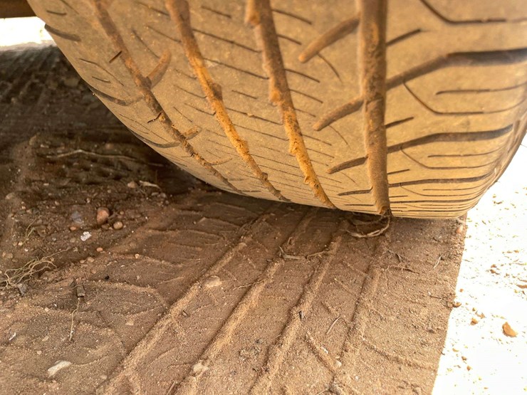 2013-toyota-avalon-hybrid-limited-4-door-sedan-(399,665-miles)-image-22