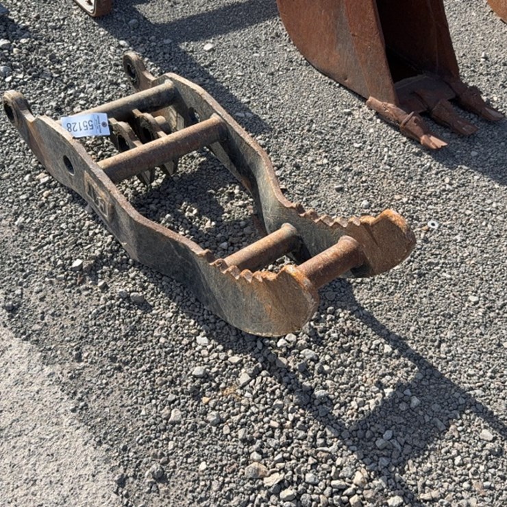 #2001 • CAT EXCAVATOR THUMB