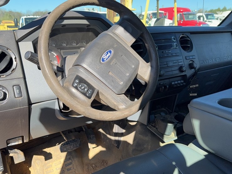 2011-ford-f350-image-19