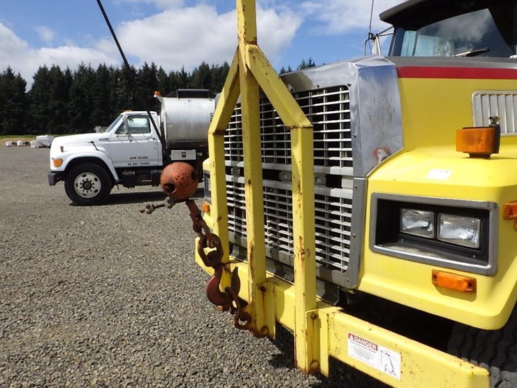 1984-ford-9000-image-24