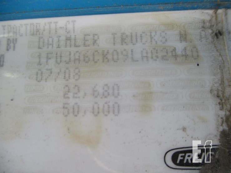 2009-freightliner-columbia-120-image-26