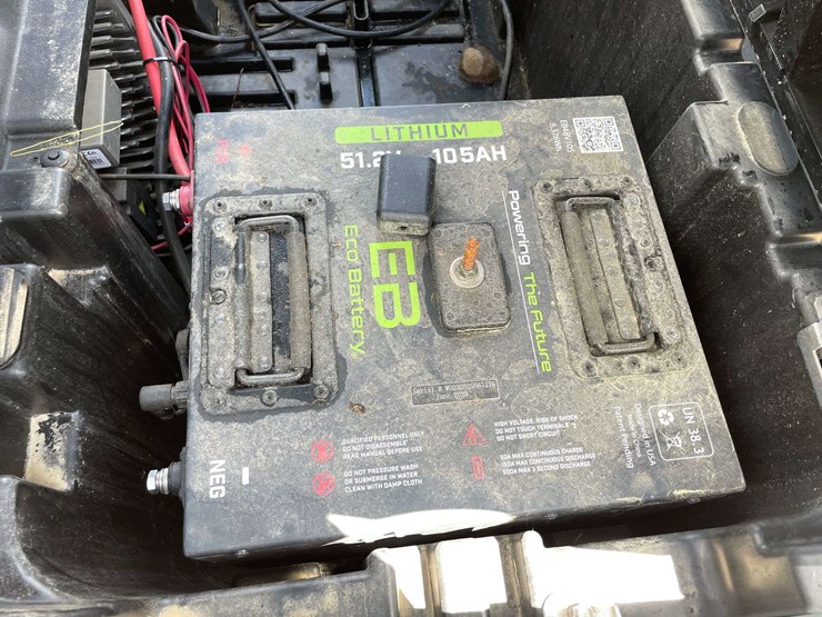 2023-bintelli-electric-golf-cart-w/-on-board-charger-(4.2-miles-showing)-image-8