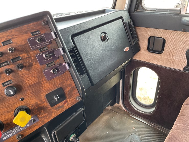 1998-peterbilt-378-image-70