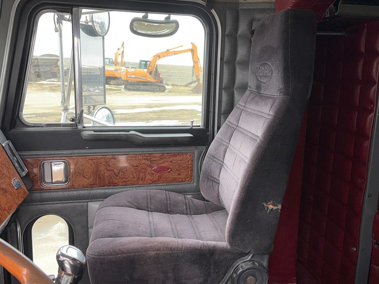1997-peterbilt-379-sleeper-image-8