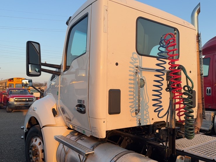 2019-kenworth-t680-image-12