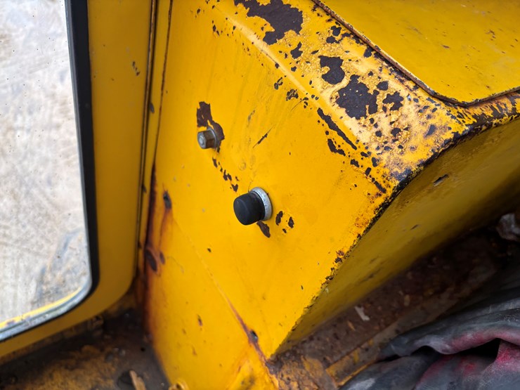 caterpillar-12-image-32