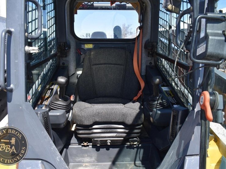 2020-deere-333g-image-40