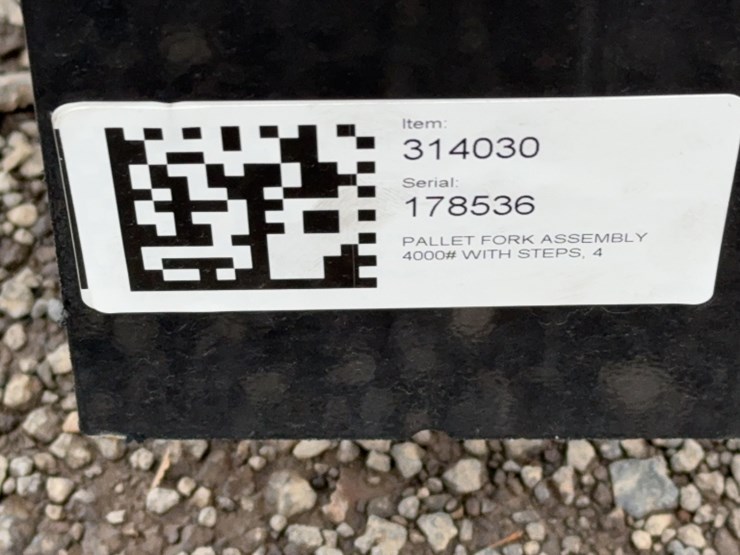 #2028-•-blue-diamond-42"-skid-steer-pallet-forks-image-2