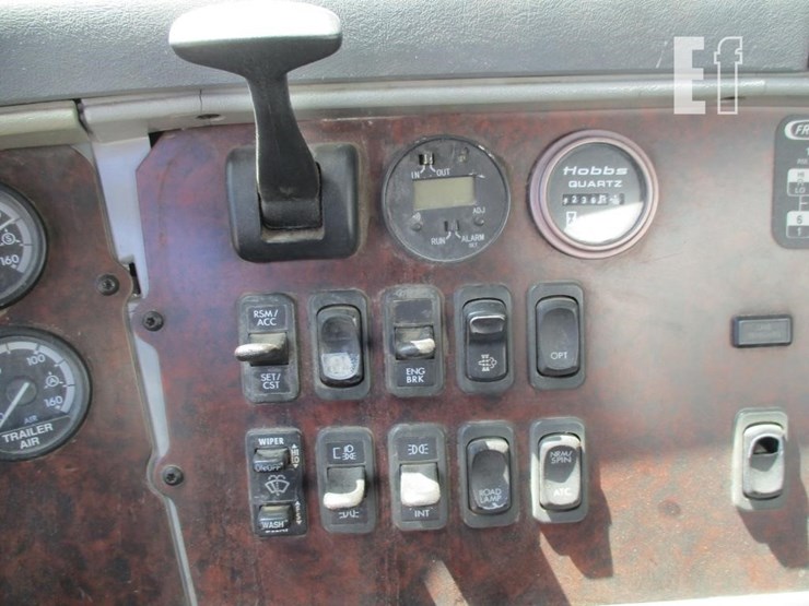 2009-freightliner-columbia-120-image-12