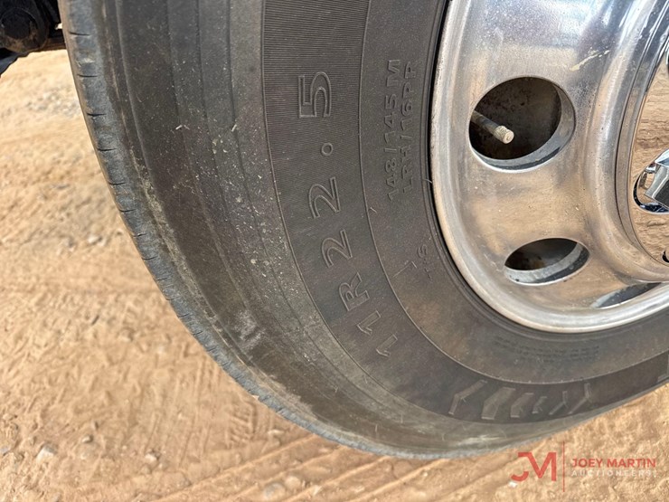 2001-mack-ch613-image-9