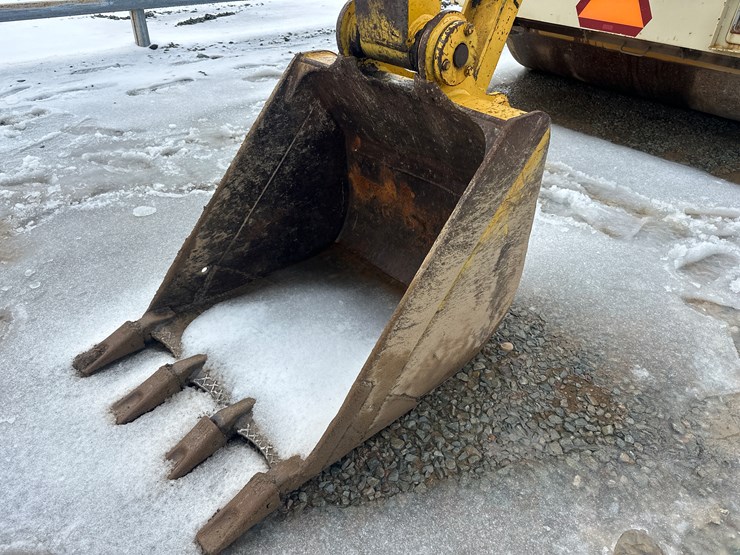 caterpillar-307-image-36