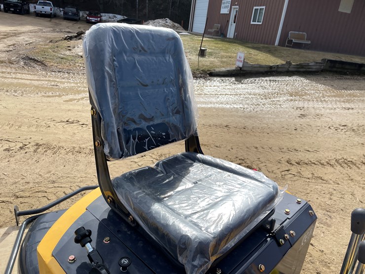 #900-•-landhonor-mini-excavator-image-20