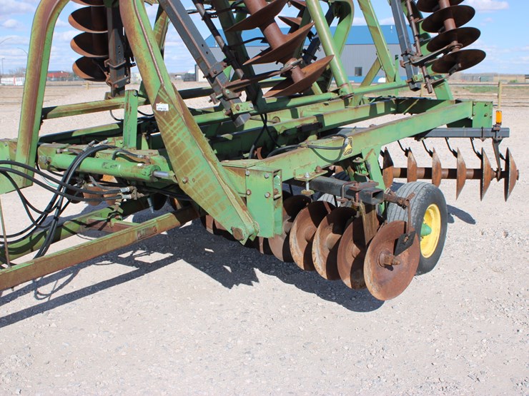 john-deere-235-image-10