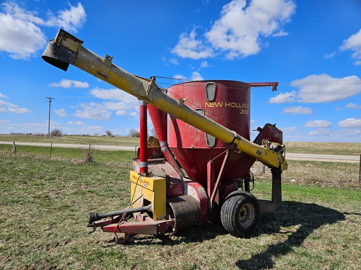 new-holland-355-image-1