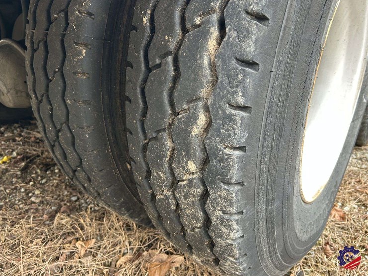 2009-international-7400-image-13