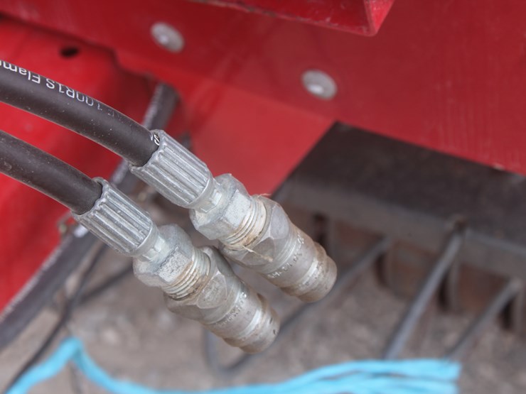 2015-massey-ferguson-1840-image-37