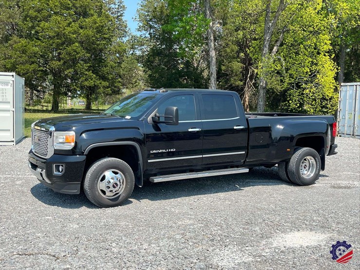 2015-gmc-3500-image-1