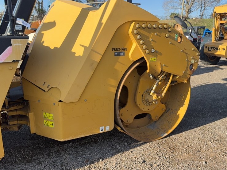 caterpillar-cb54-image-10