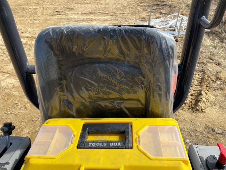 #902-•-new-land-hero-rt15r-mini-excavator-image-17