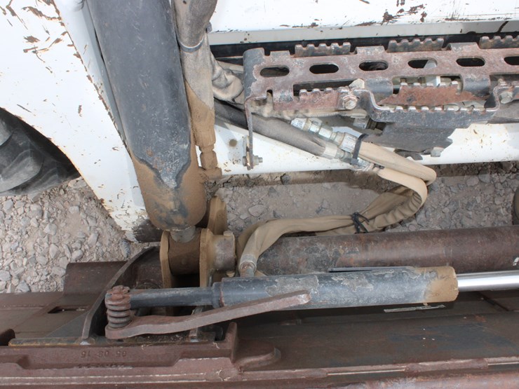 2017-bobcat-s590-image-19