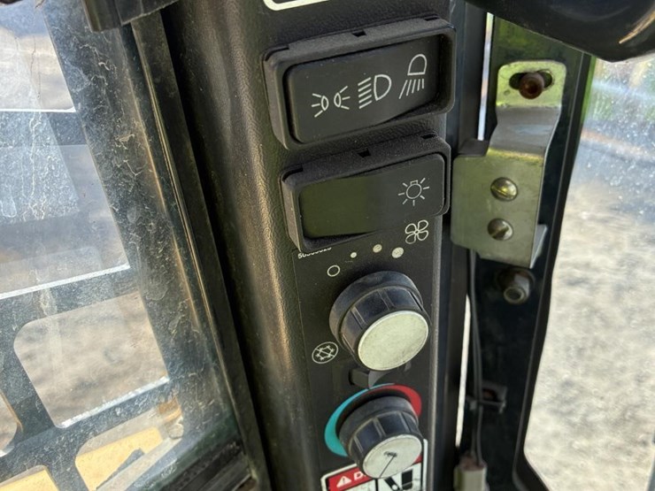 2012-yanmar-s190r-image-12