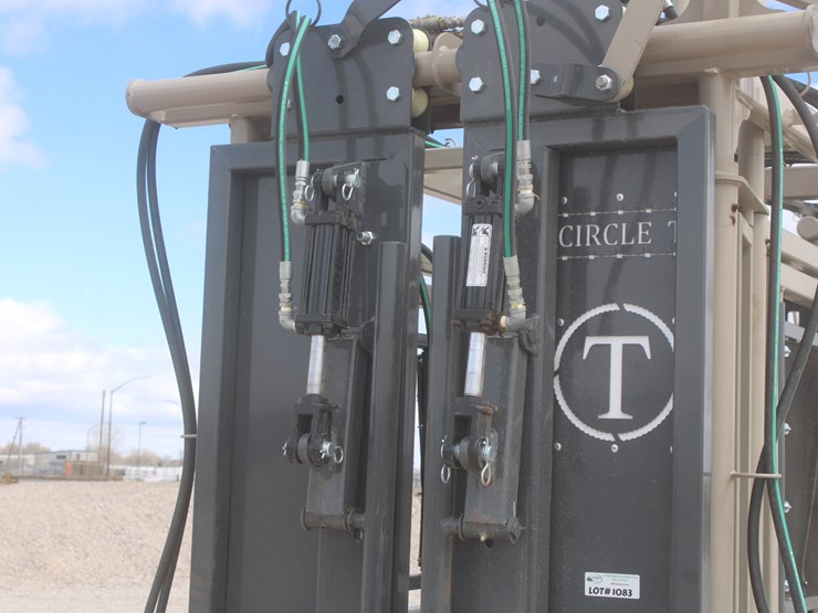 #1083-•-new-circle-t-portable-complete-cattle-processing-system-image-18