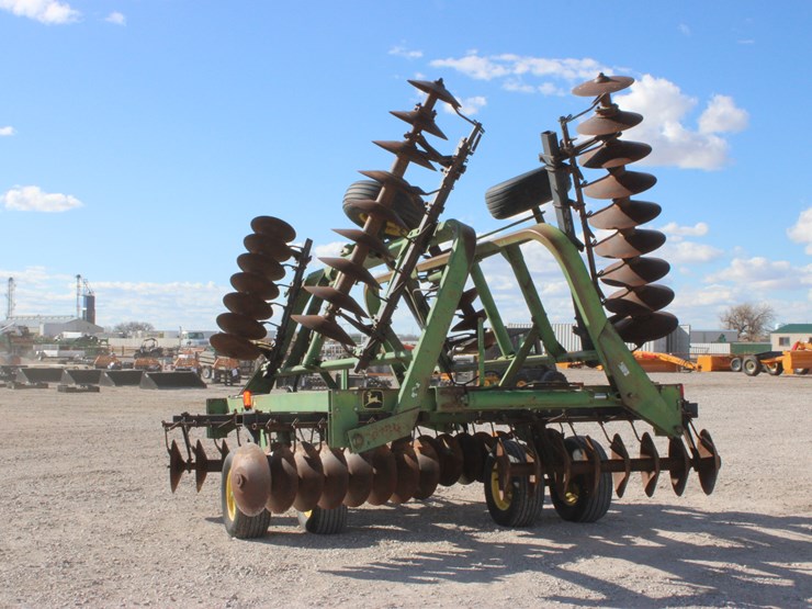 john-deere-235-image-3