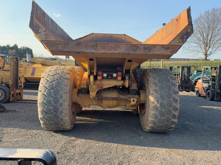 2016-caterpillar-745-image-10