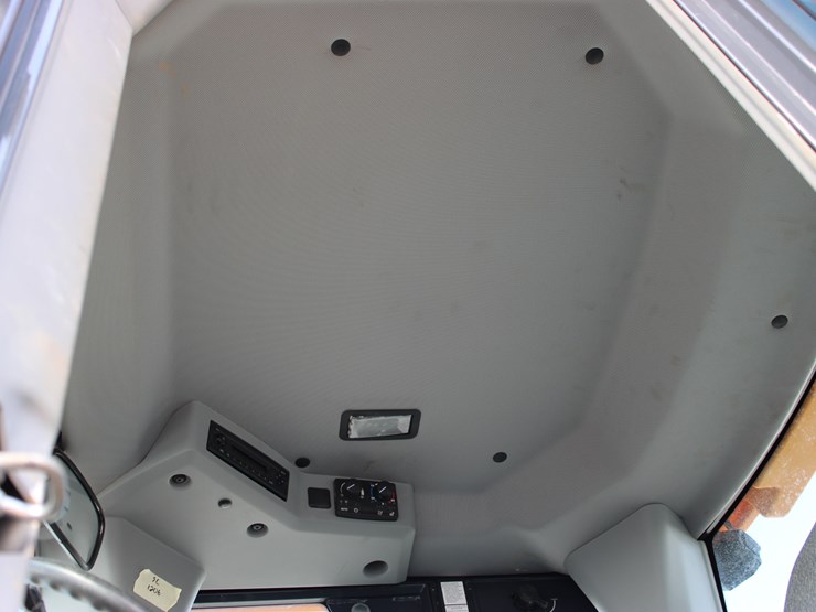 2021-deere-524p-image-40