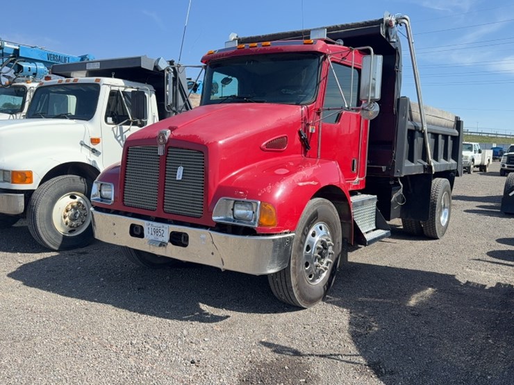 2003-kenworth-t300-image-1