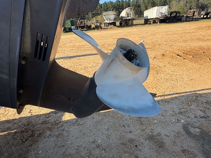 2001-cobia-center-console-saltwater-boat-image-24