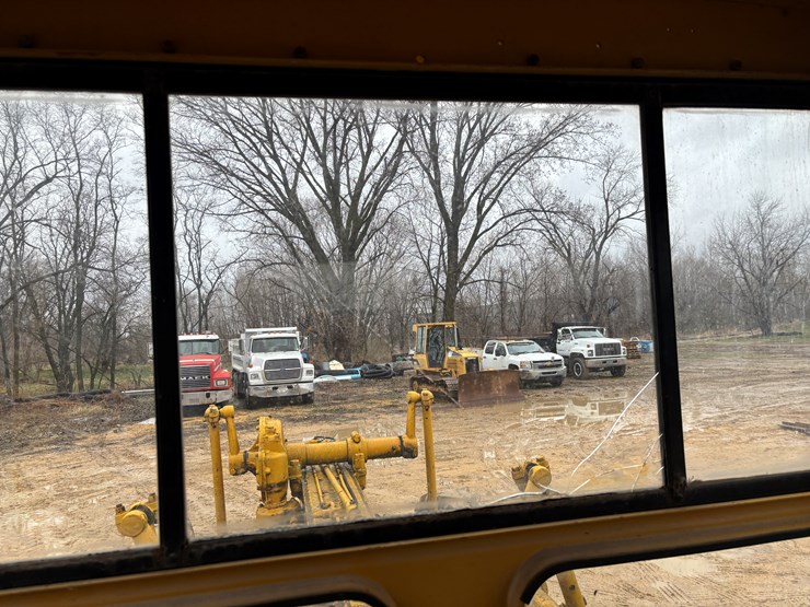 caterpillar-12-image-31