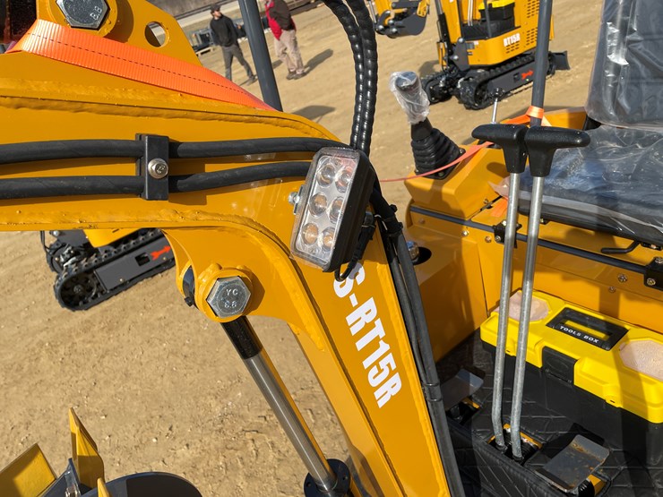 #1037-•-new-ats-rt15r-mini-excavator-image-32