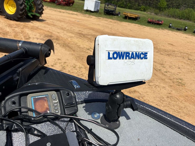 2005-triton-tr-196-w/-tandem-axle-boat-trailer-image-12