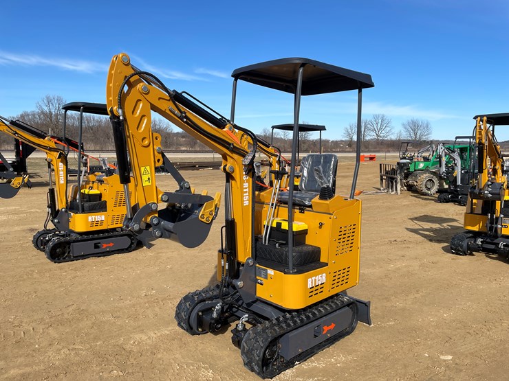 #1037-•-new-ats-rt15r-mini-excavator-image-1