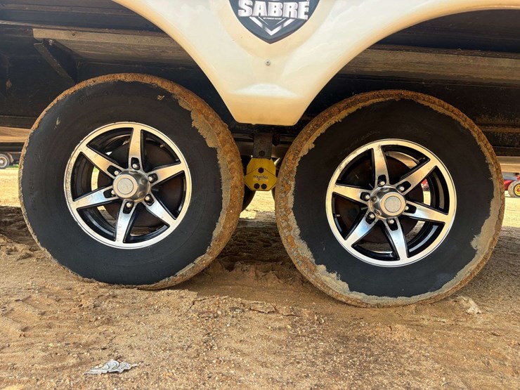 2016-forest-river-sabre-5th-wheel-travel-trailer-image-9