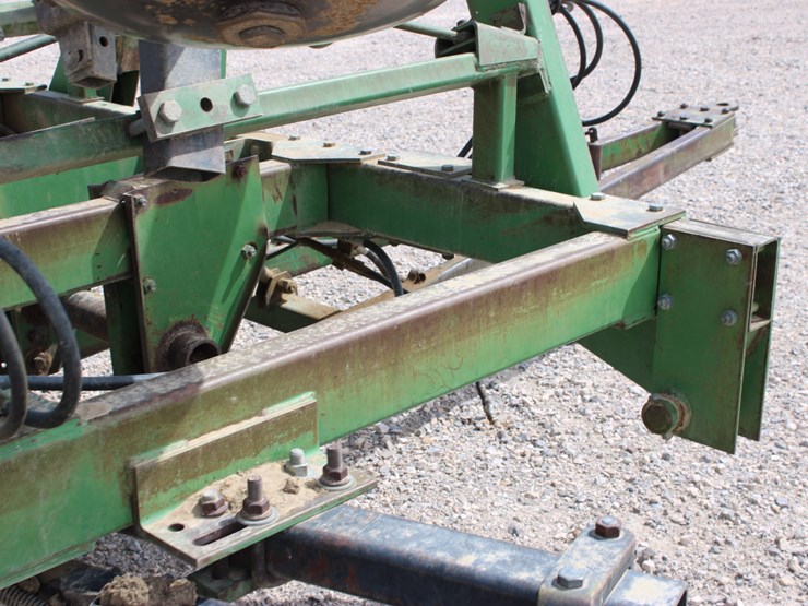 john-deere-235-image-25