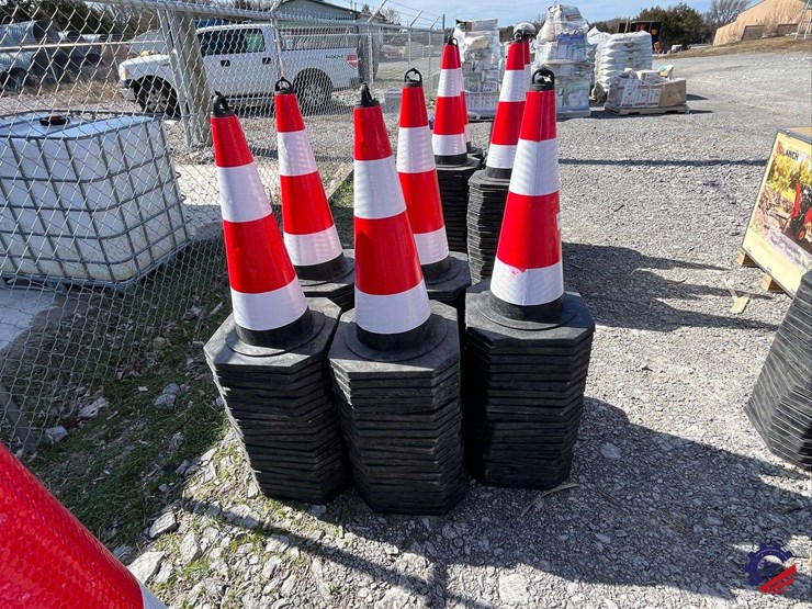 new-2025-sdlanch-lot-of-100-traffic-safety-cones-image-2