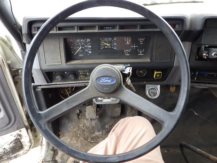 1995-ford-f800-image-33