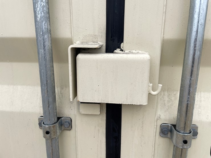 #115-•-20'-shipping-container-image-6