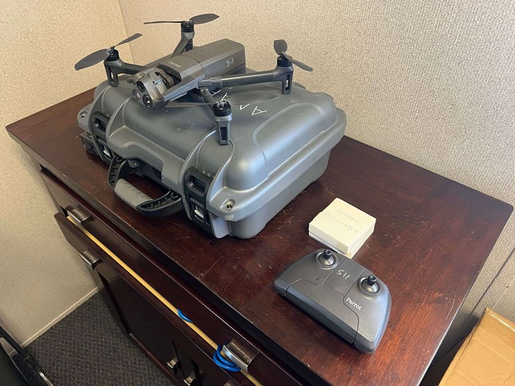 parrot-anafi-usa-foldable-drone-with-4k/thermal-camera-image-1